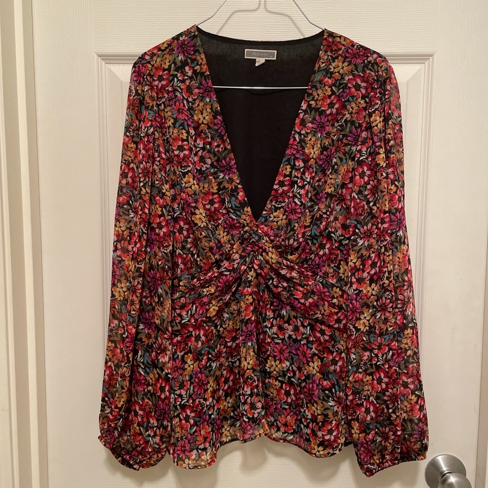 3/$12 Women’s XL Floral Blouse-runs SMALL